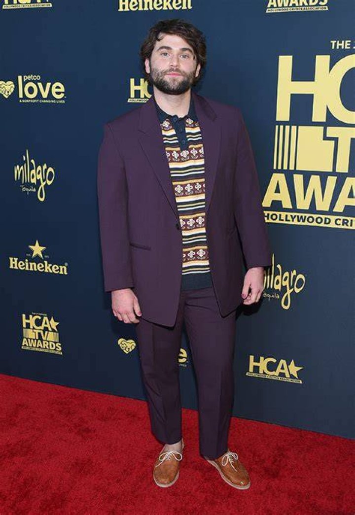 Jake Borelli On The New Interns – Hollywood Life