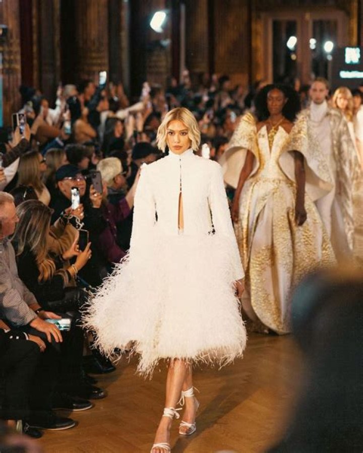 Paris Fashion Week Pics — Best Dressed In The Front Row